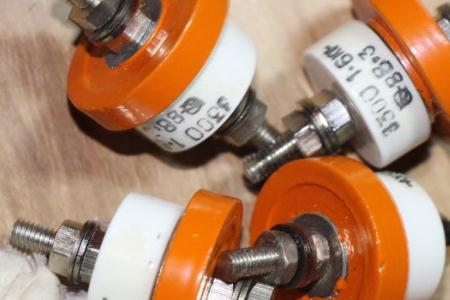 真空開關管的氣密絕緣系統、屏蔽系統以及導電系統